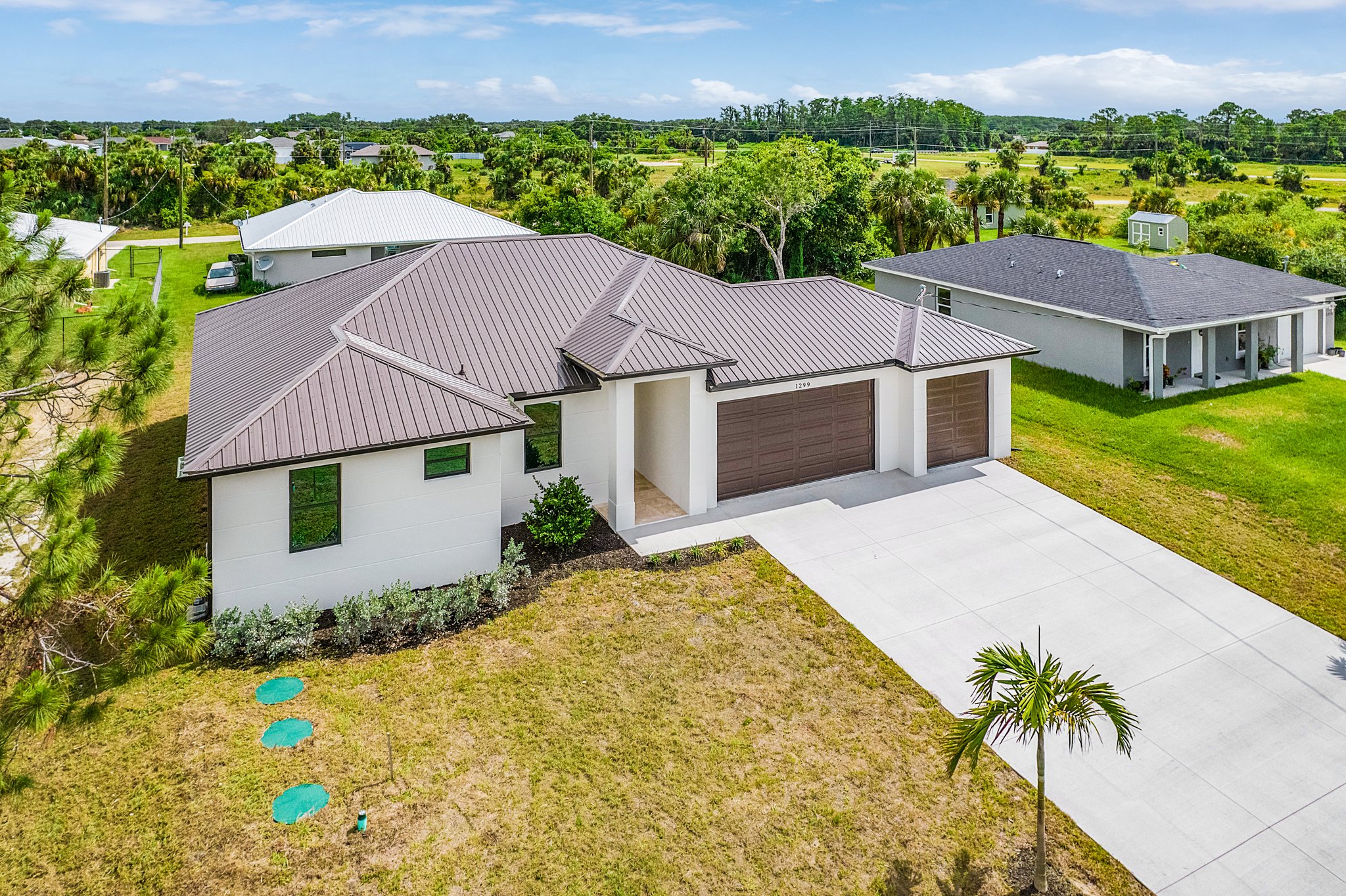 Side profile of a finished new construction home on a corner lot in Southwest Florida.